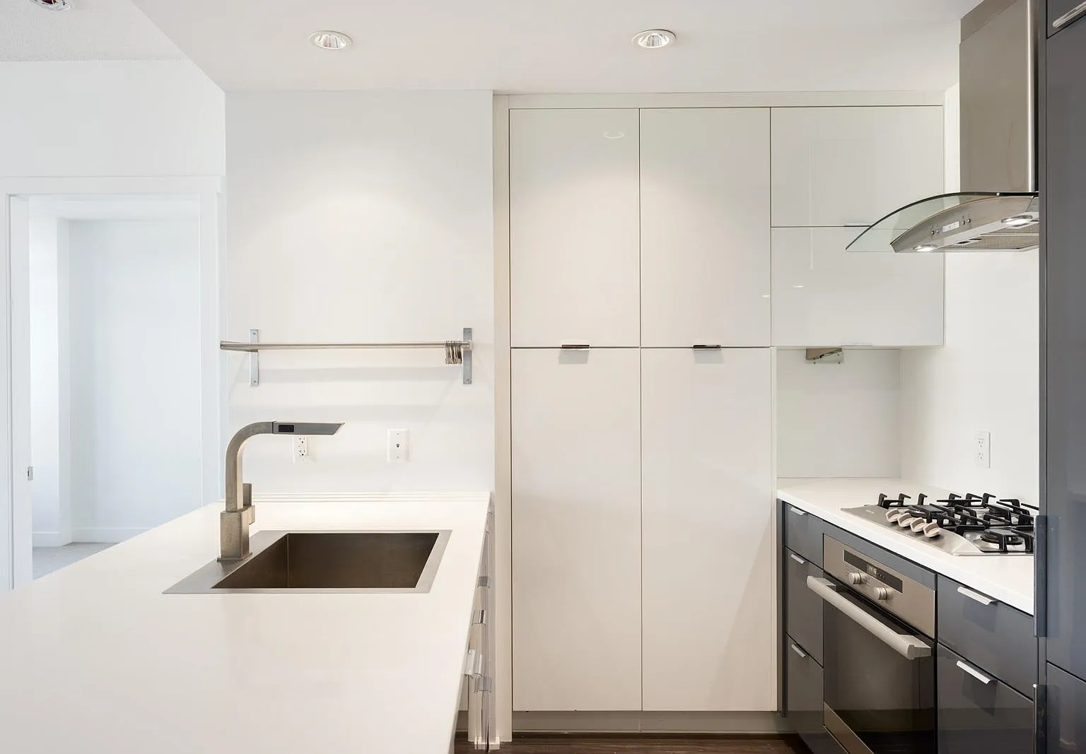 2 bed, 773 sqft, $4,200 — Photo 2
