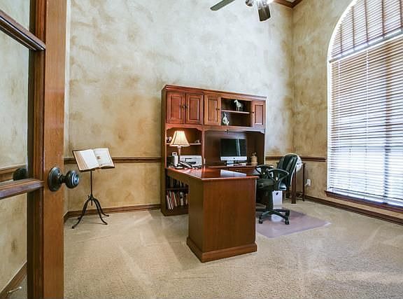 3rd image of 902 Nottingham Cir