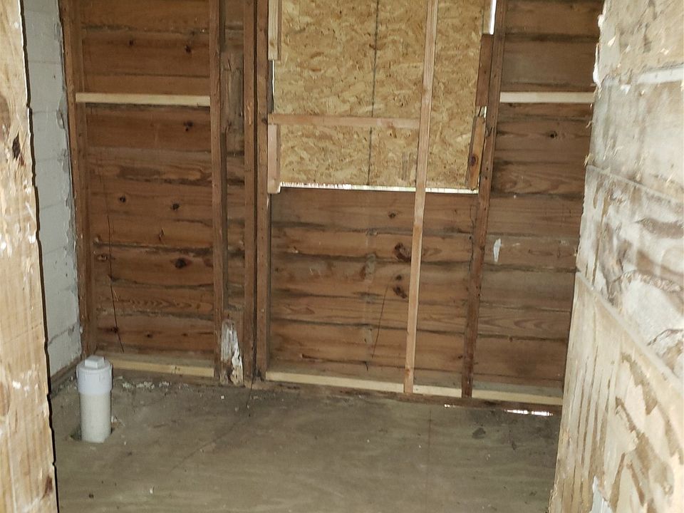 1st image of 630 Neomi Ave