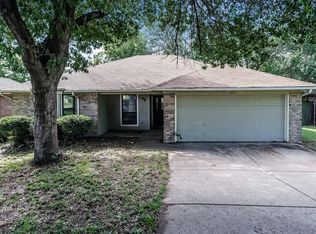 709 Daniels Dr, Crowley, TX 76036