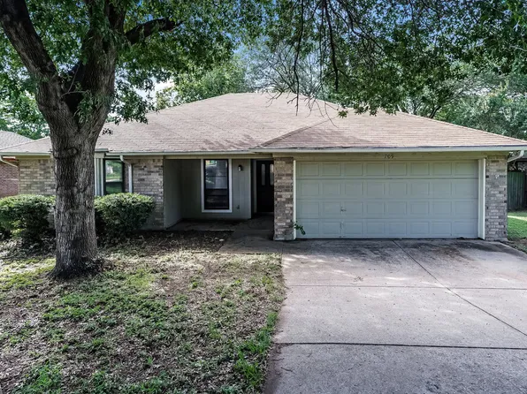 709 Daniels Dr, Crowley, TX 76036