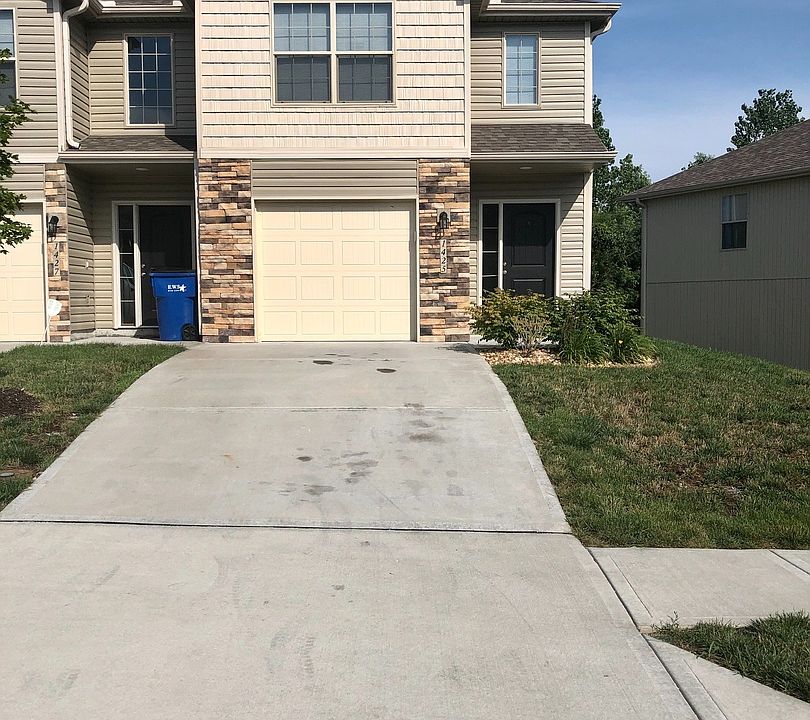 1st image of 1425 NE Mary Ct