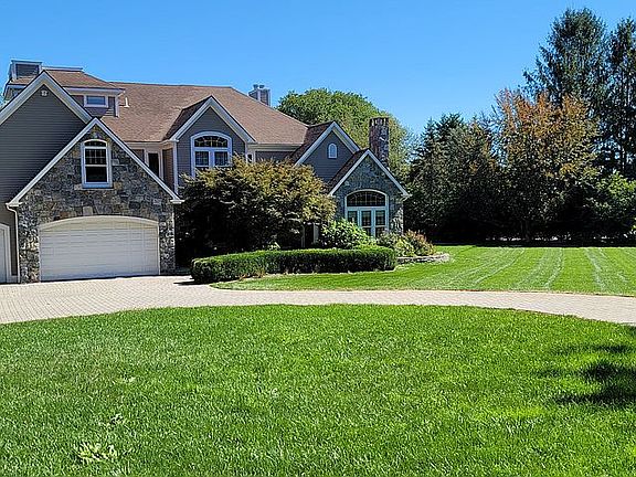 3rd image of 24 Montauk Ave