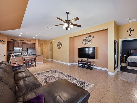 3rd image of 1108 Longhorn Dr
