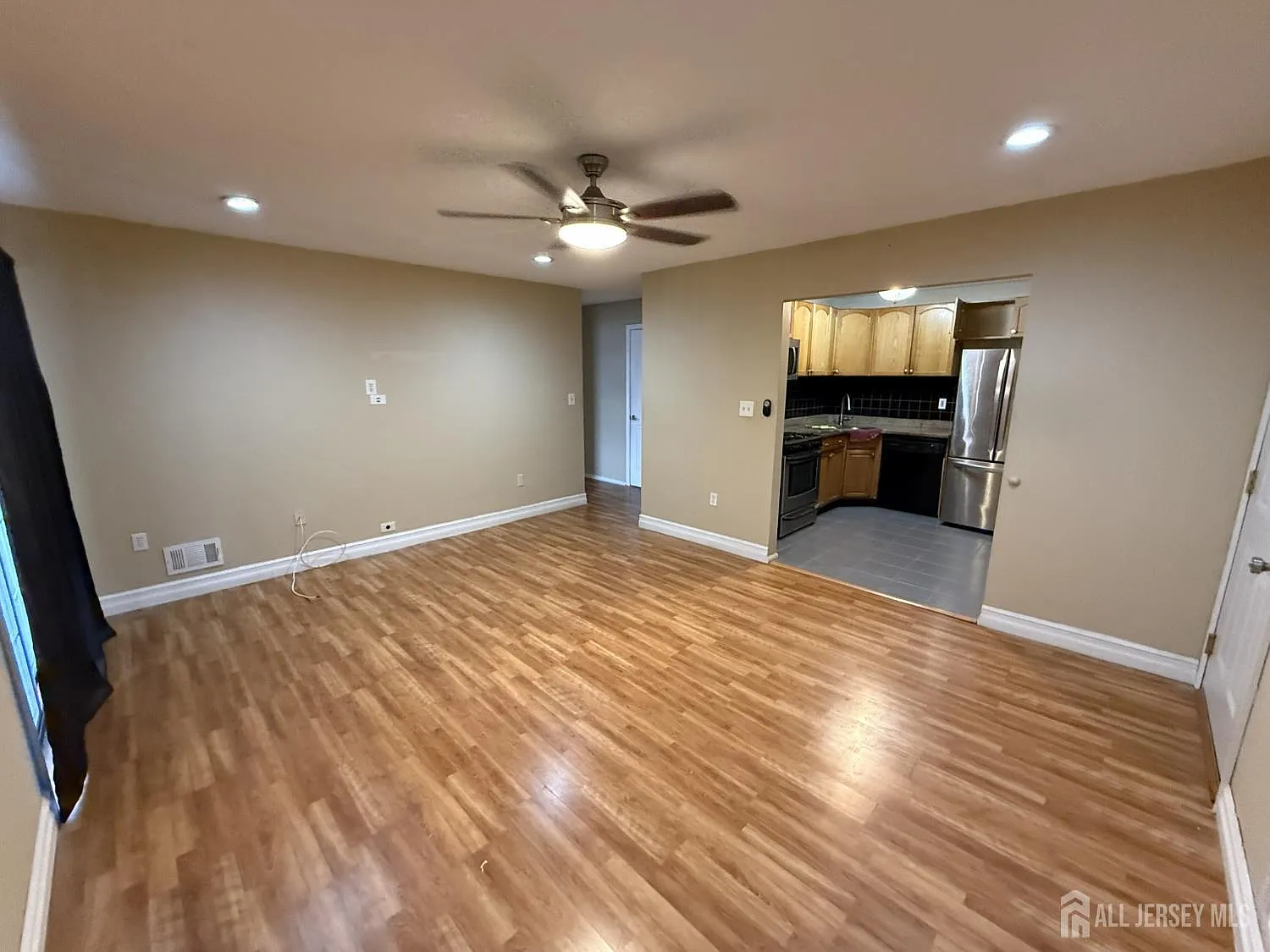 2 bed, 1.0 bath, 855 sqft, $2,100 — Photo 4