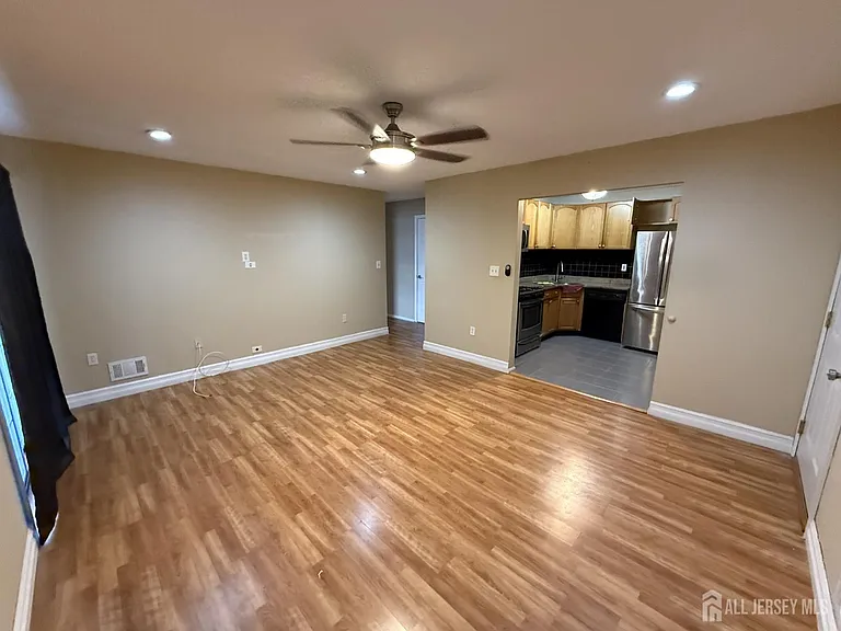 61 Brighton Way — Photo 4