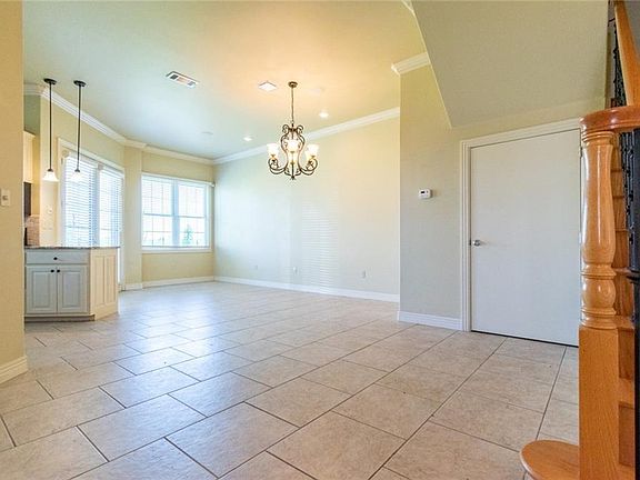 3rd image of 2643 Everest Ave
