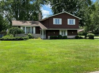 32880 Arlesford Dr, Solon, OH 44139