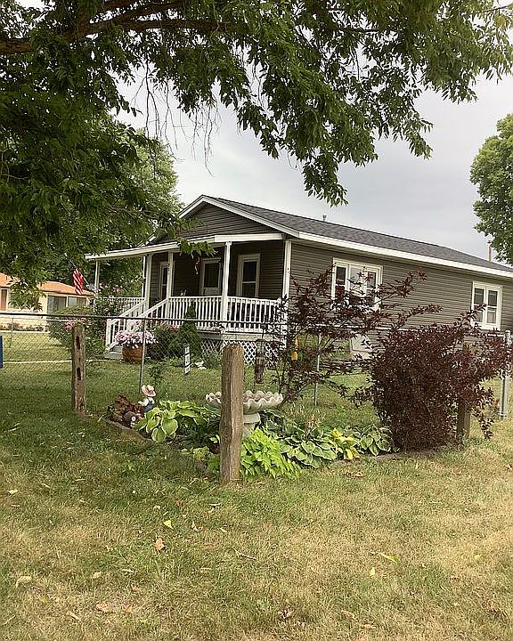 2nd image of 606 N John Wayne Dr