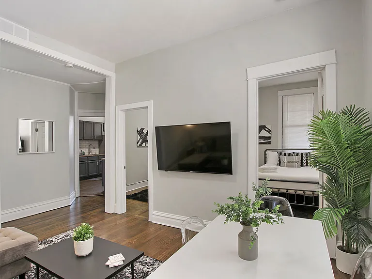 5220 N. Clark Street — Photo 17