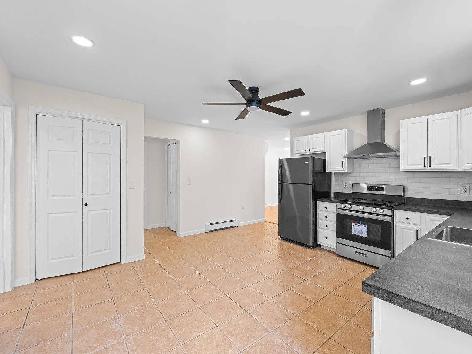 2 bed, 1.0 bath, $3,000 — Photo 1