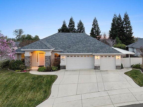 2nd image of 3243 Stanford Dr