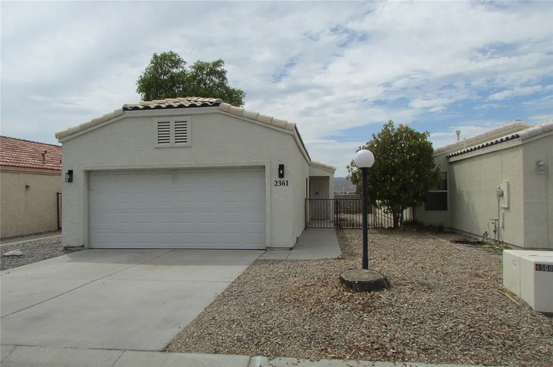 3 bed, 2.0 bath, 990 sqft, $1,500 — Photo 1
