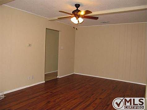 4th image of 1050 Meadowbrook Dr