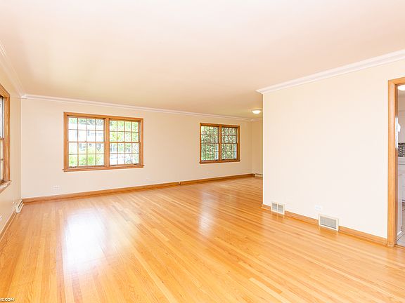 3rd image of 210 S Gibbons Ave