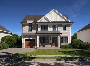 165 Locust St, Garden City, NY 11530