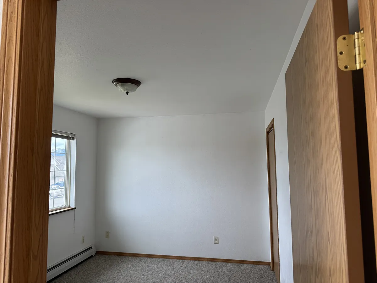 Building Photo - 557 W Shore Dr #1