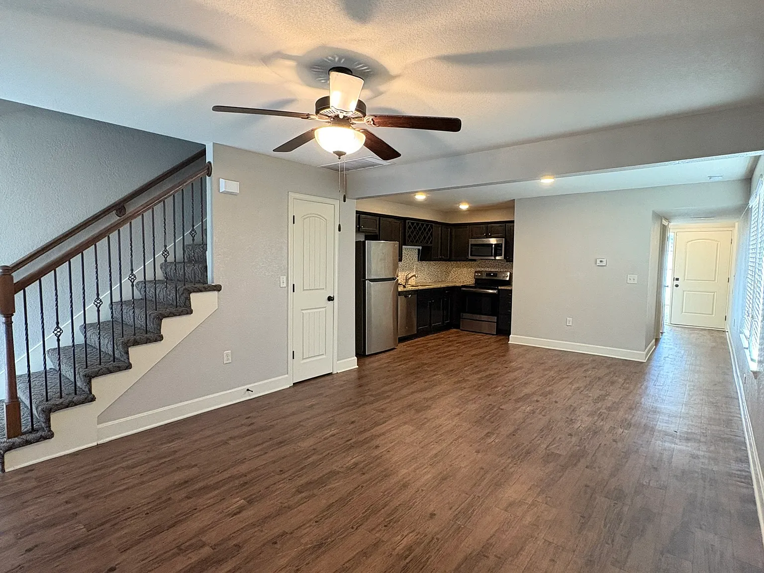 3 bed, 2.5 bath, 1400 sqft, $1,715 — Photo 4