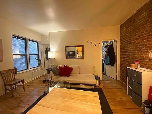 3rd image of 220 E 29th St #3E226