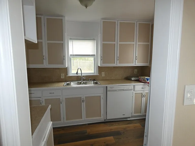 24307 Lexington Ave — Photo 10