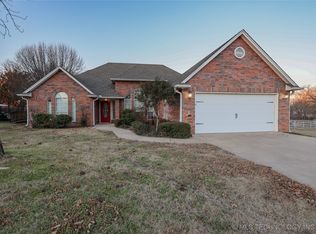 104 Country Club Cv, Sulphur, OK 73086