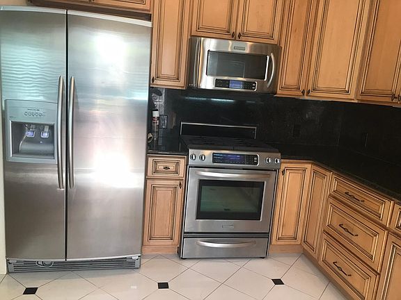 5th image of 715 San Antonio Way