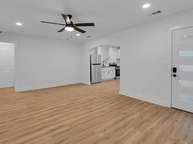 2525 Cole Ave — Photo 4