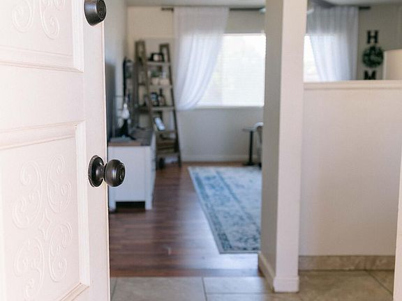 3rd image of 2704 W Dorothea Avenue