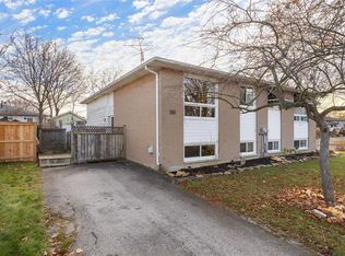 518 Oozloffsky St, Petrolia, ON N0N 1R0