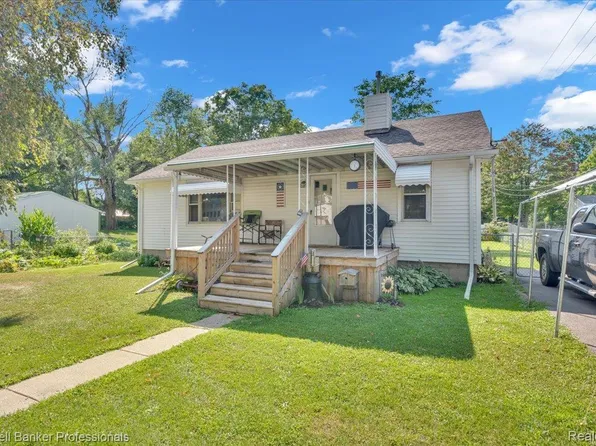 6130 2nd St, Mayville, MI 48744