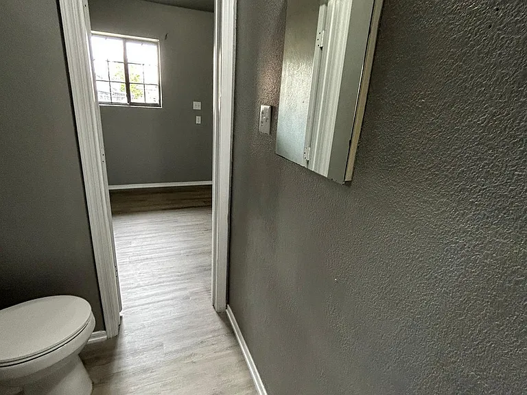 835 N F Ave — Photo 12