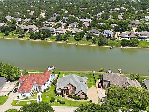 3rd image of 648 Timbercrest Cir