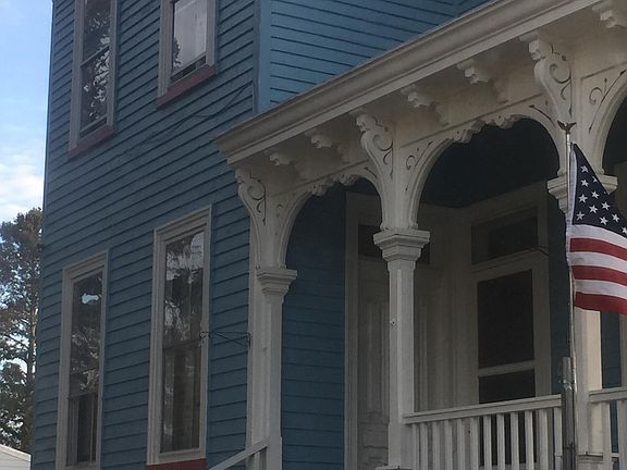 Unit B is the Upstairs unit. 3 Bedroom 1 bath unit. Also inc