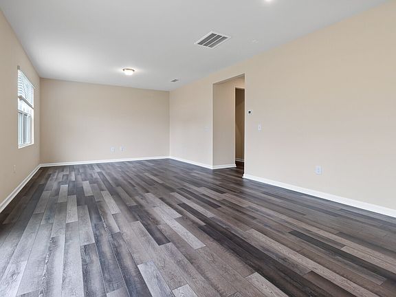 4th image of 3516 Sugarplum Rd