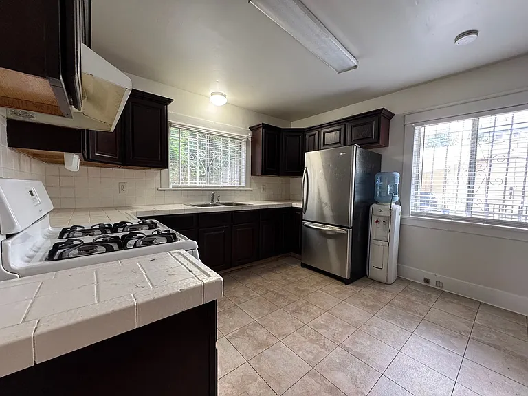 1855 S Redondo Blvd — Photo 10
