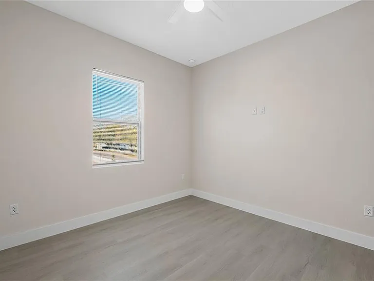 6976 Belltree Ct — Photo 16