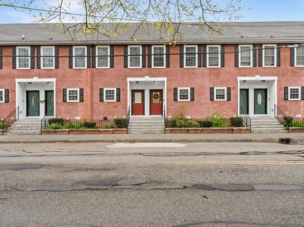 900 Lawrence St Unit 6, Lowell, MA 01852