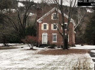 121 W Mountain Rd, Queensbury, NY 12804