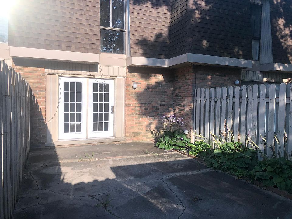 1st image of 7470 Country Brook Dr