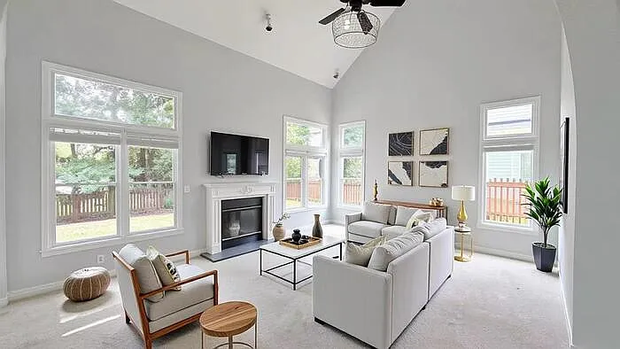 4 bed, 2.5 bath, 2981 sqft, $2,900 — Photo 2
