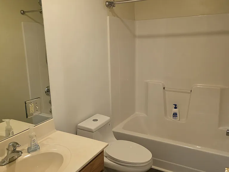 Manor Dr — Photo 10