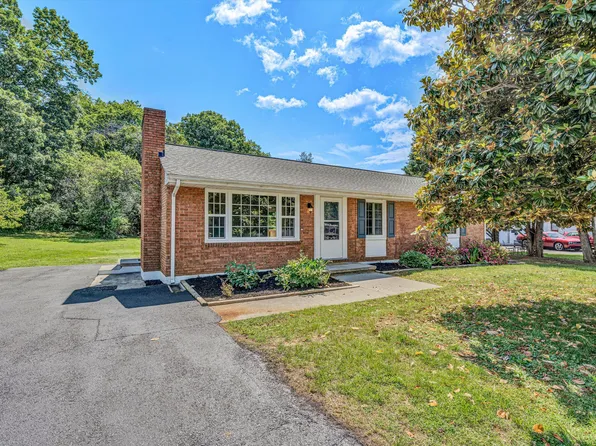 4566 Girard Dr, Roanoke, VA 24018