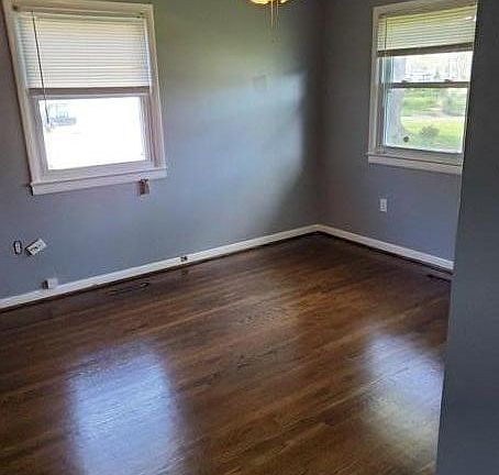 5th image of 9929 West Ave
