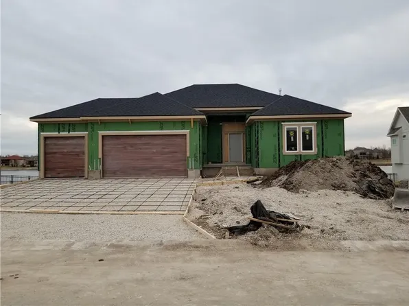 4213 Lake Shore Dr, Basehor, KS 66007