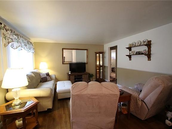 2nd image of 317 Spruce Aly