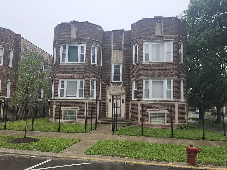 9202 S Loomis St #1 — Photo 1
