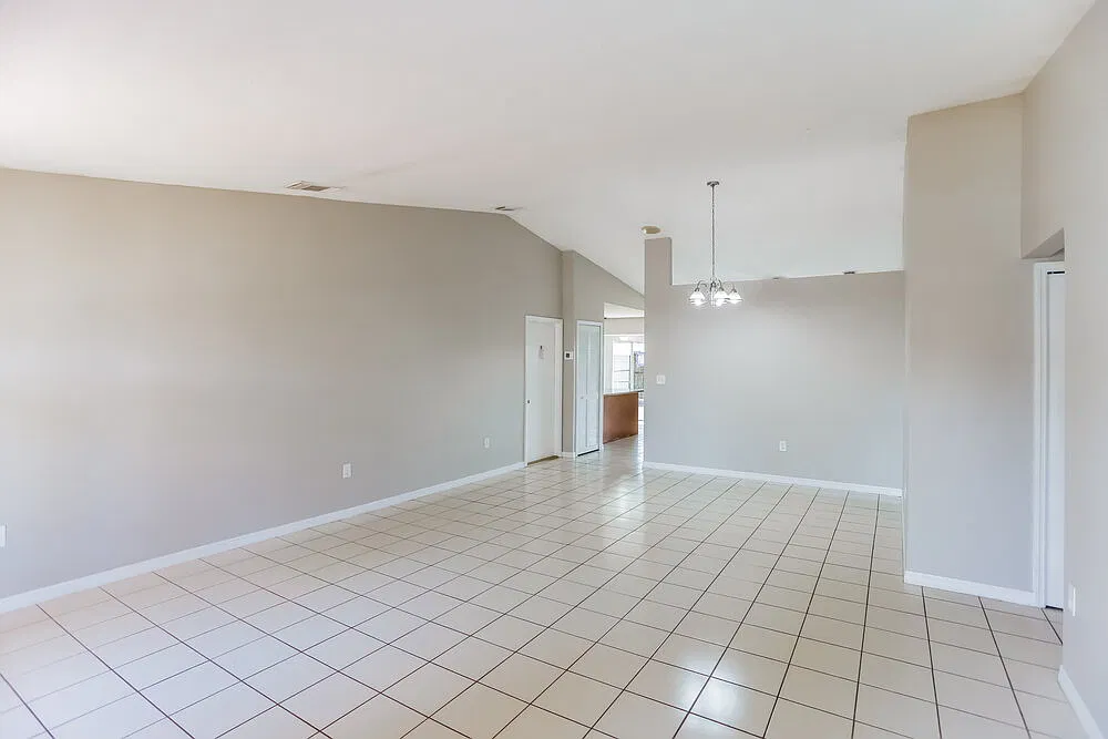 4 bed, 2.0 bath, 2049 sqft, $4,880 — Photo 3