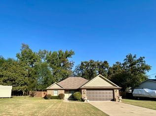 1019 Chevy Chase St, Gladewater, TX 75647