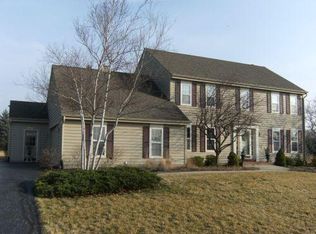 8712 W Bennington Ct, Mequon, WI 53097