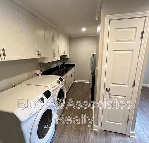 909 E Davie St #10 — Photo 2